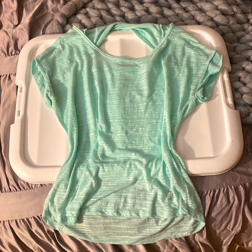 Women’s light-weight runners tee